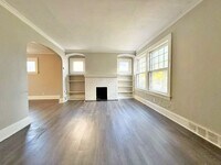 Building Photo - 3 BED 1 BATH BEAUTIFUL HOME IN CLEVELAND!