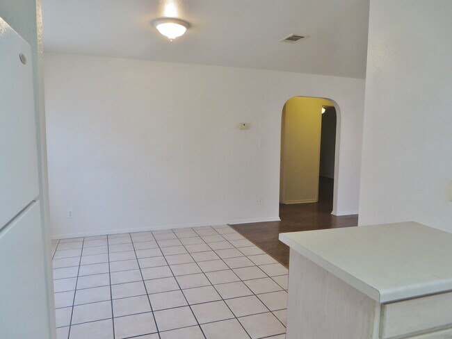 Building Photo - 2 Bedroom 2 Bathroom Unit In Georgetown