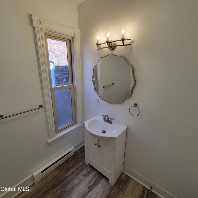 Building Photo - 762 Eastern Ave