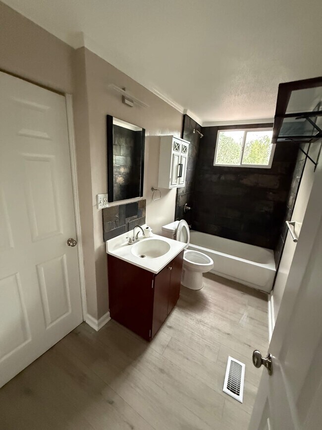 Building Photo - 391 Madison St