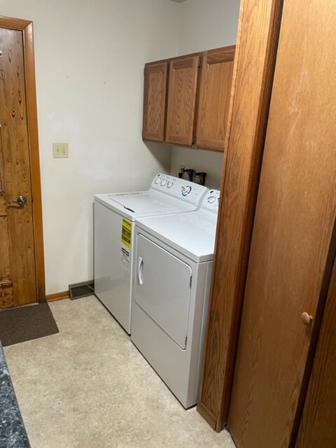 Building Photo - 9619 Manitou Park Dr