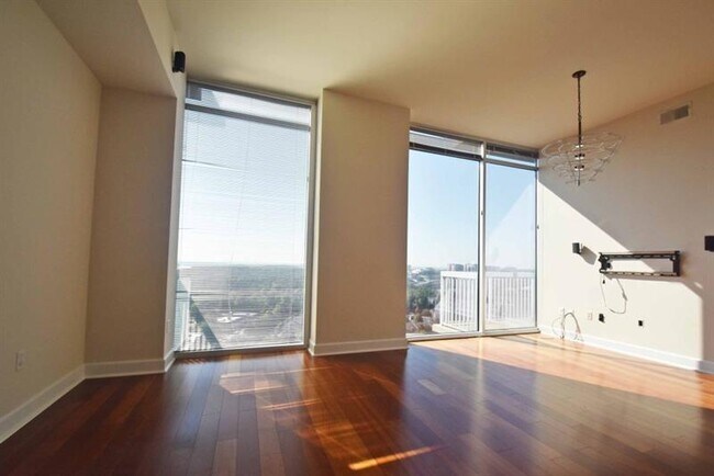 Building Photo - 3300 Windy Ridge Pkwy SE