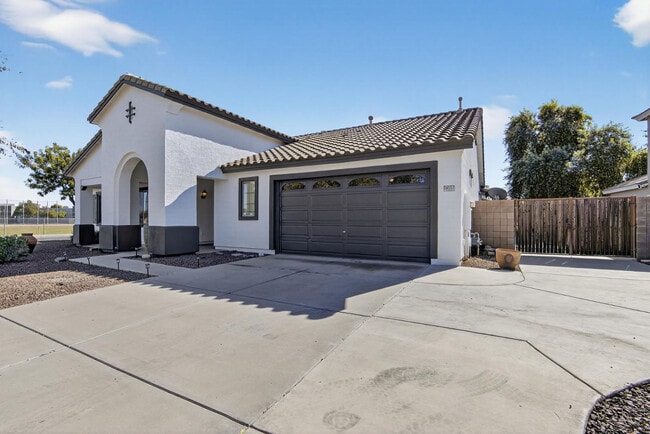 Building Photo - 18711 E Raven Dr