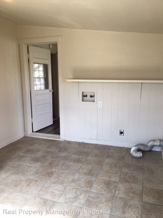 Building Photo - 3 br, 1 bath House - 706 S. Robinson Dr.