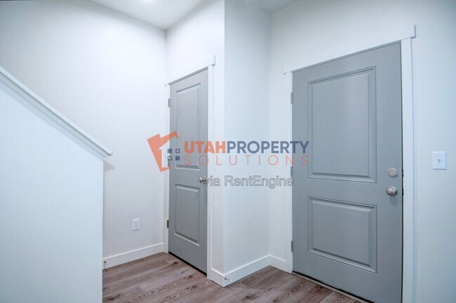 Building Photo - 1046 W 430 S