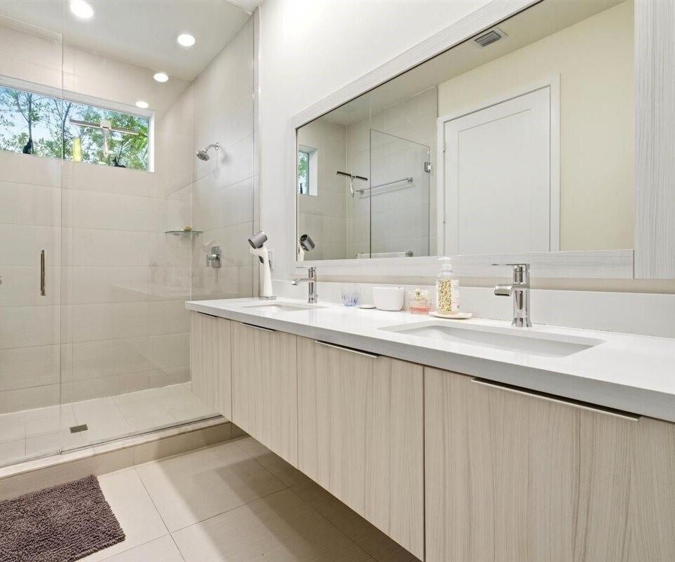 Building Photo - 6611 NW 102nd Path