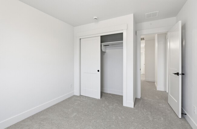 Building Photo - 2152 E Deep Purple Ln