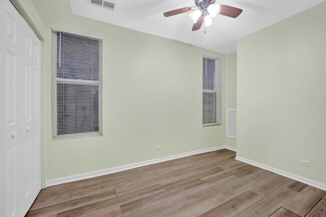 Building Photo - 1329 N Oakley Blvd