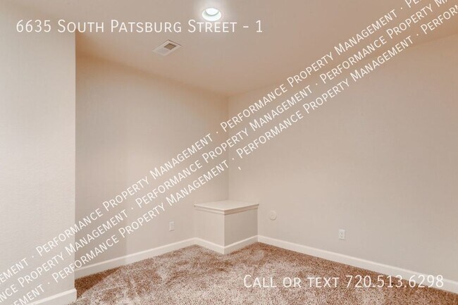 Building Photo - Beautiful Beacon Point Townhome