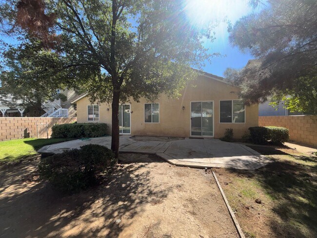 Building Photo - Upgraded West Lancaster Home