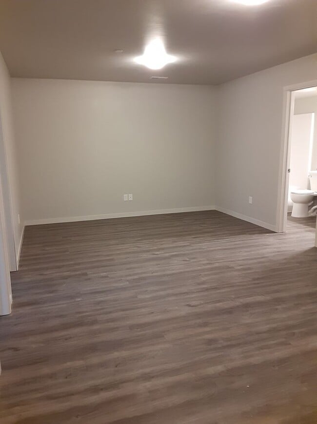 Building Photo - Modern Living in a 3-Bed, 2-Bath Townhome with Attached 2 Car Garage