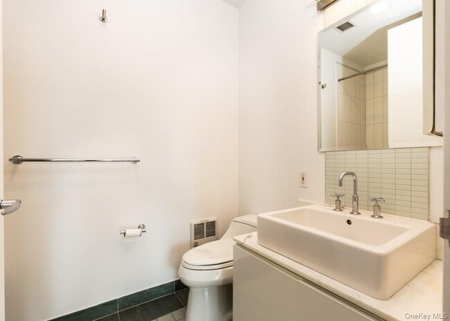 Building Photo - 48-21 5th St