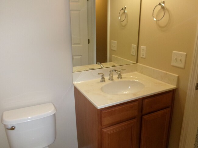 Building Photo - 4 bedroom, 3 bath home in Surfside Beach Club
