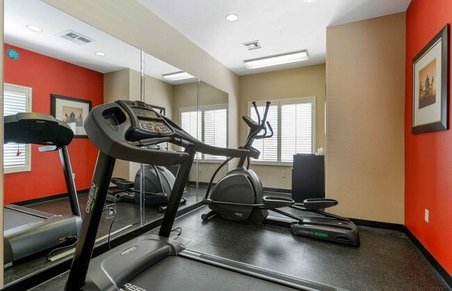 Building Photo - Furnished Studio-Phoenix - Airport - E. Oa...