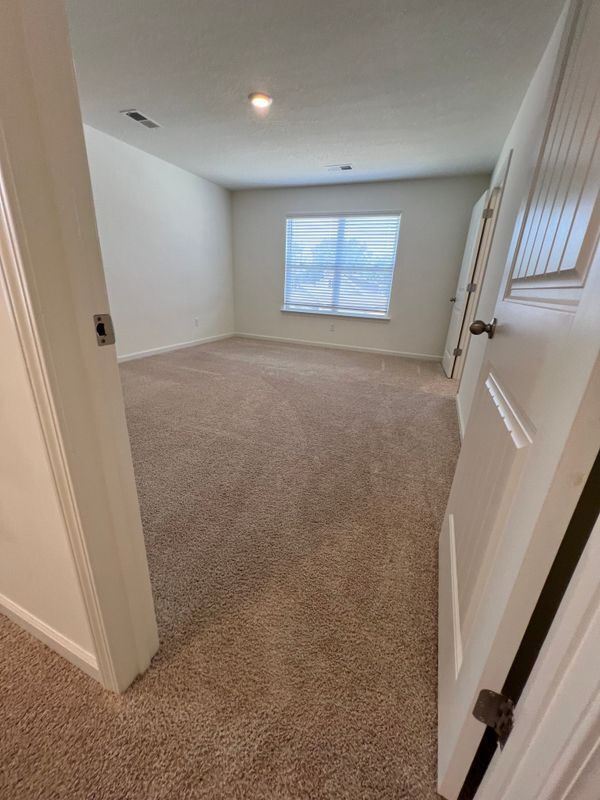 Building Photo - 2427 Hyacinth Ln