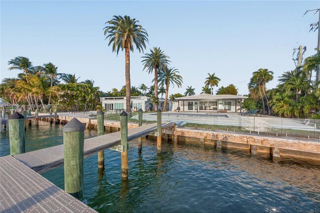 Building Photo - 1101 S Shore Dr