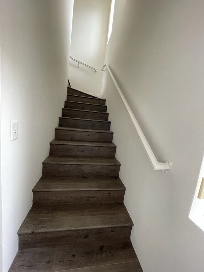 stairs - 10330 Riverside Dr