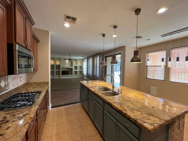 Building Photo - 5 Bedroom Home in the Montelena Neighborho...