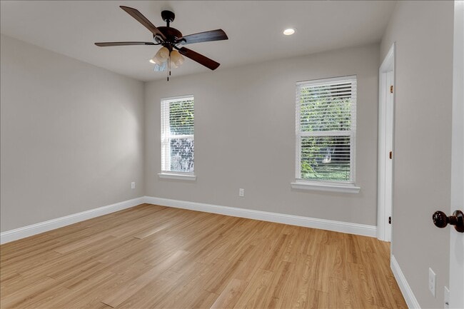 Building Photo - 230 E Johnson St