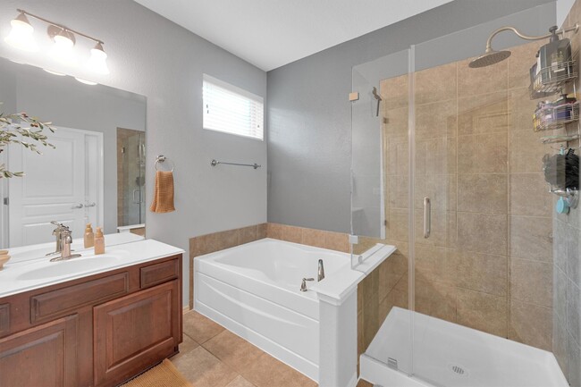 Building Photo - 8227 Clover Leaf Dr