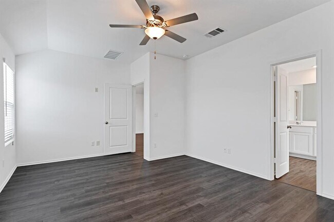 Building Photo - 332 Escondido Cir