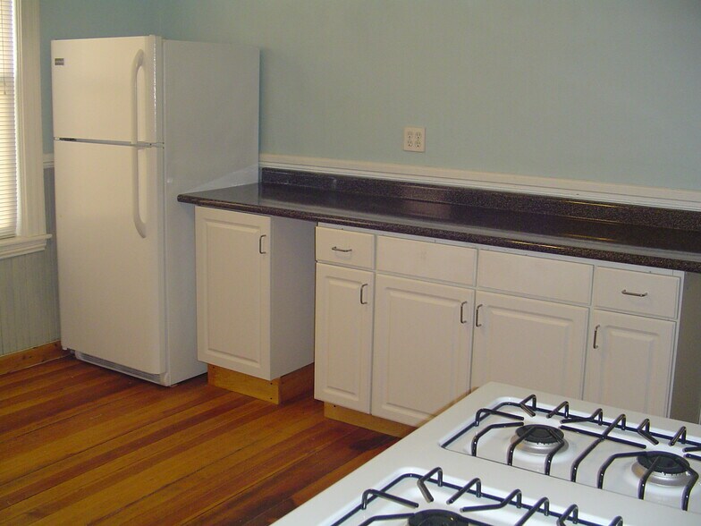 Building Photo - 73 Cottage St