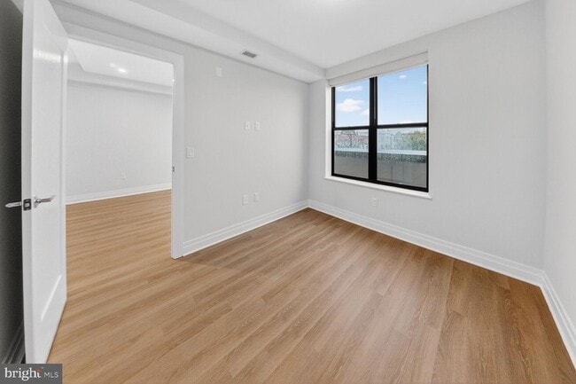 Building Photo - 811 N Columbus St