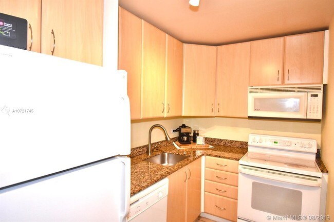 Building Photo - 20515 E Country Club Dr