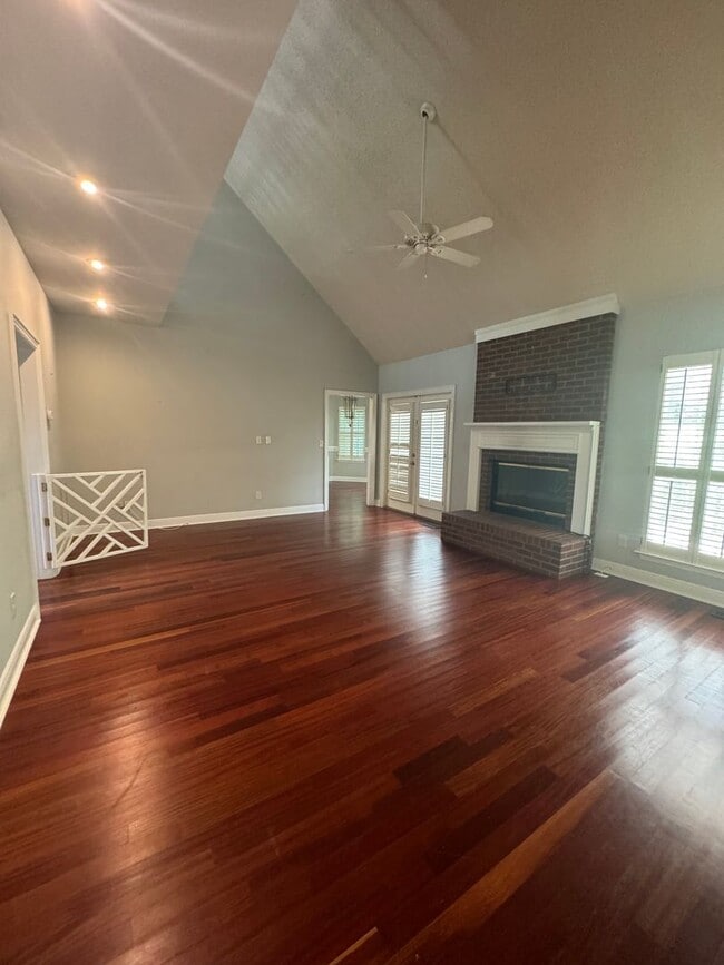 Building Photo - Gorgeous 4 bedroom 4.5 bathroom home in Ki...