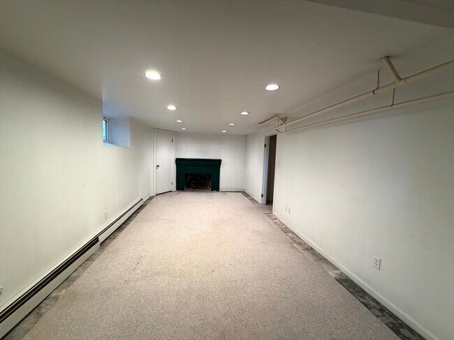 Building Photo - 15 Glenburn Rd