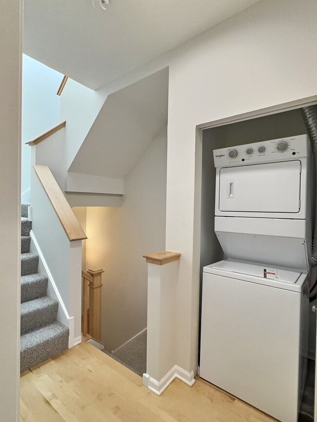 Building Photo - 1351 W Altgeld St