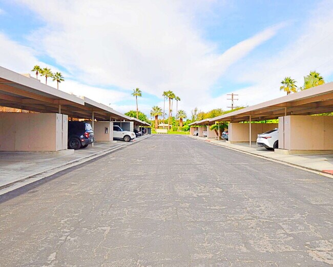 Building Photo - "Discover Your Oasis: Spacious 3-Bed Condo with Granite Touches in Palm Springs!"