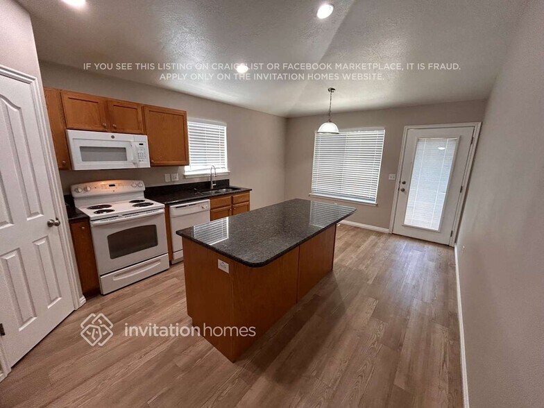 Building Photo - 4581 W Mina Deoro Dr