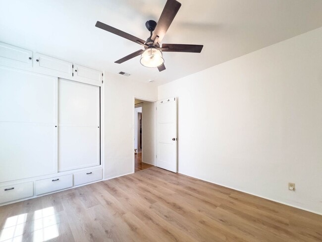 Building Photo - Spacious 3BR Home with Bonus Room in Magno...