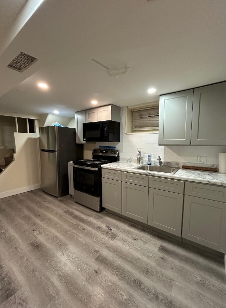 Building Photo - 595 E 39th St