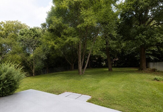 Building Photo - 3/1 bath - Town acres school district!- Showings to start 6/10