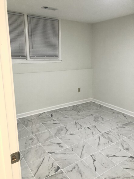 Bedrooom - 46808 Trumpet Cir