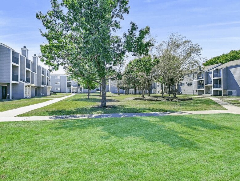 The Club at Cherry Hills Apartments 2200 S Rock Rd Wichita KS 67207