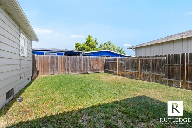 Building Photo - REMODELED! 3 Bed/2 Bath Home in Central Point