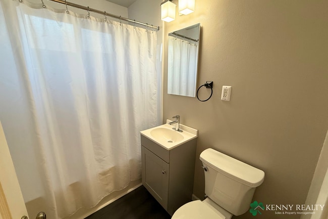 Building Photo - Beautifully Updated 3 Bedroom Home in Sout...