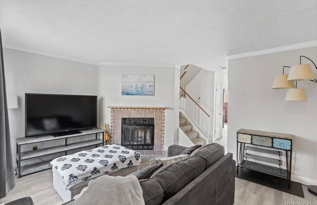 Building Photo - Charming Townhome for Rent in Timber Lake ...