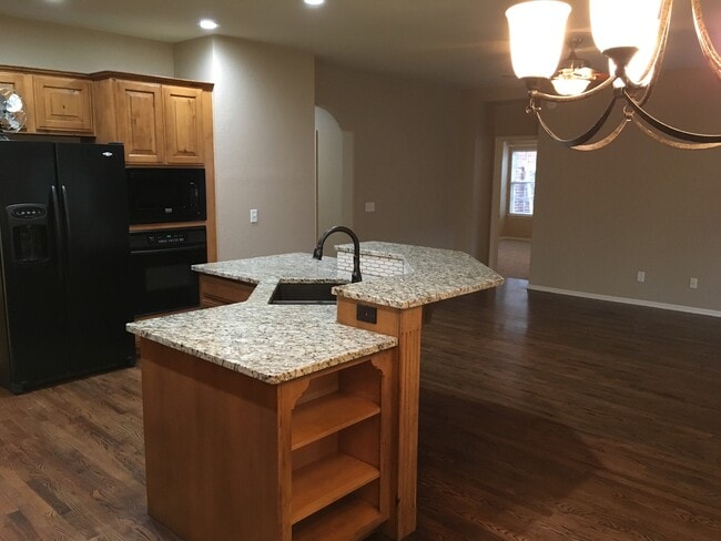 Building Photo - 4201 W Kent St