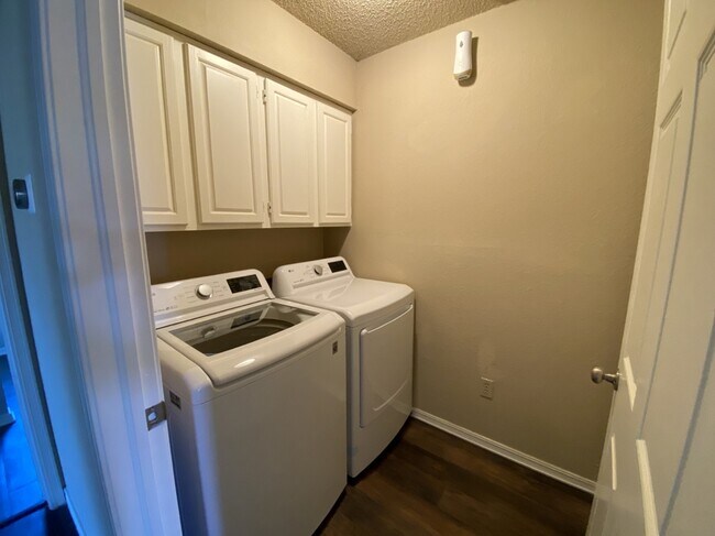 Building Photo - 9107 E 69th Pl