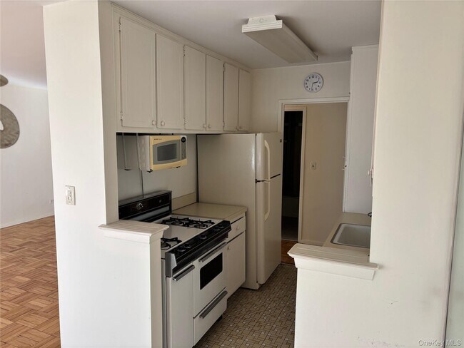 Building Photo - 17-85-85 215th St