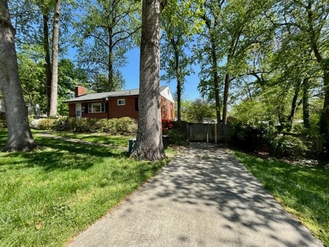 Building Photo - 3700 Woodridge Ave