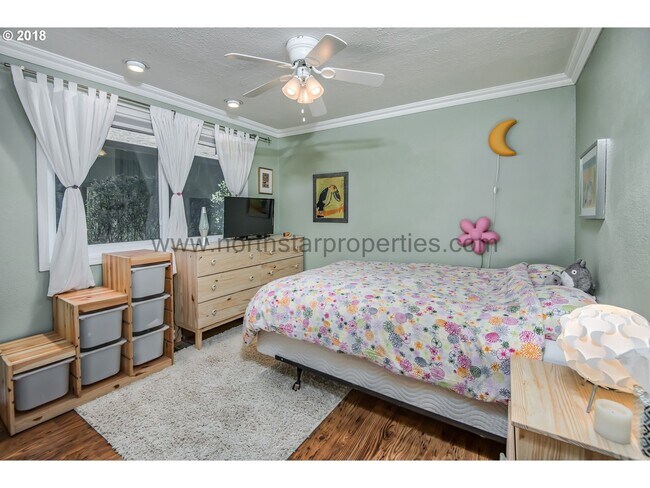 Building Photo - Great Lake Grove Bungalow Walking Distance to Everything