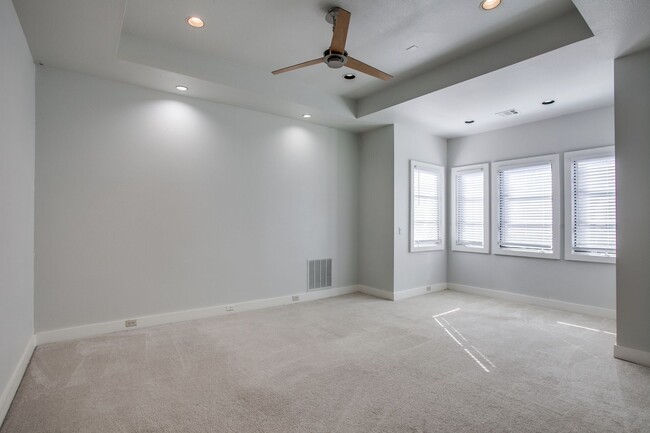 Building Photo - 3805 Holland Ave
