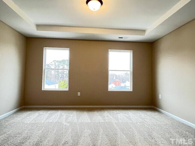 Building Photo - 4 Bedroom Luxury Townhome close to Raleigh Downtown