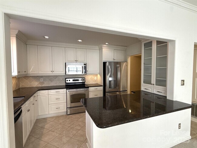 Building Photo - 1016 Queens Rd