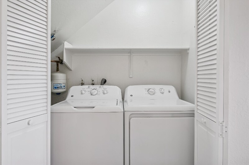 Building Photo - 525 N Miller Rd